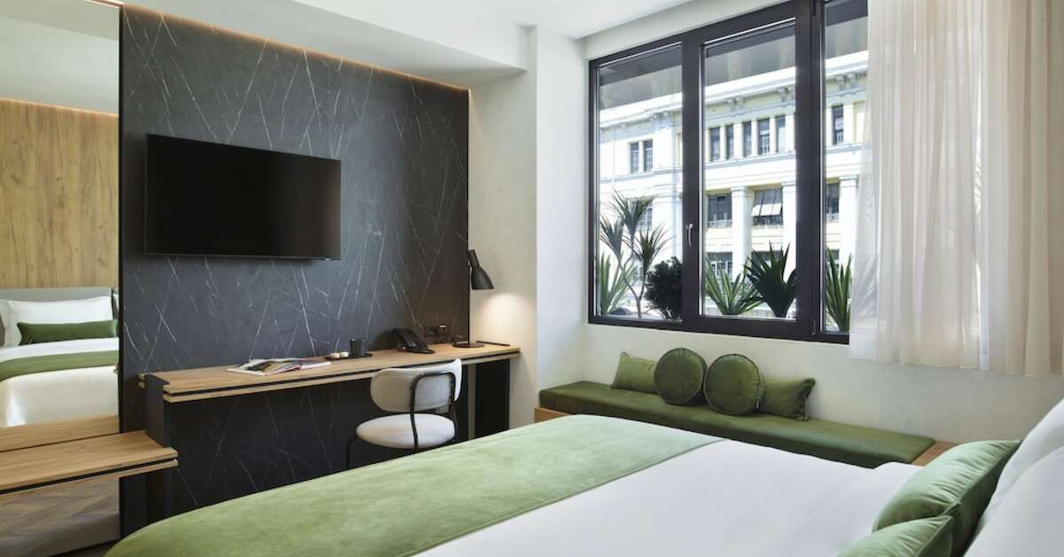 Een foto van The Port Square Hotel