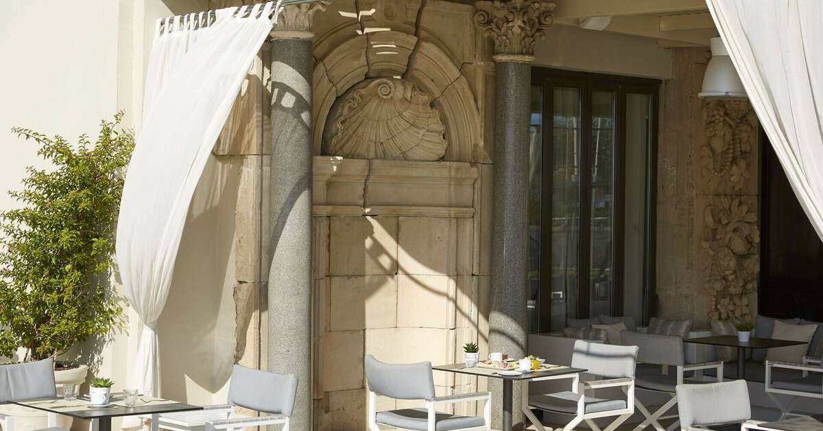 Een foto van het terras bij Mon Repos Palace Hotel