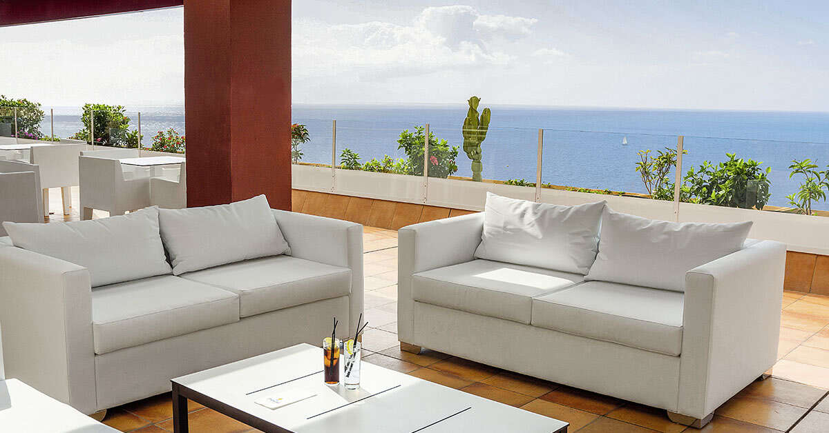 Een foto van het terras bij Mogan Princess & Beach Club Resort