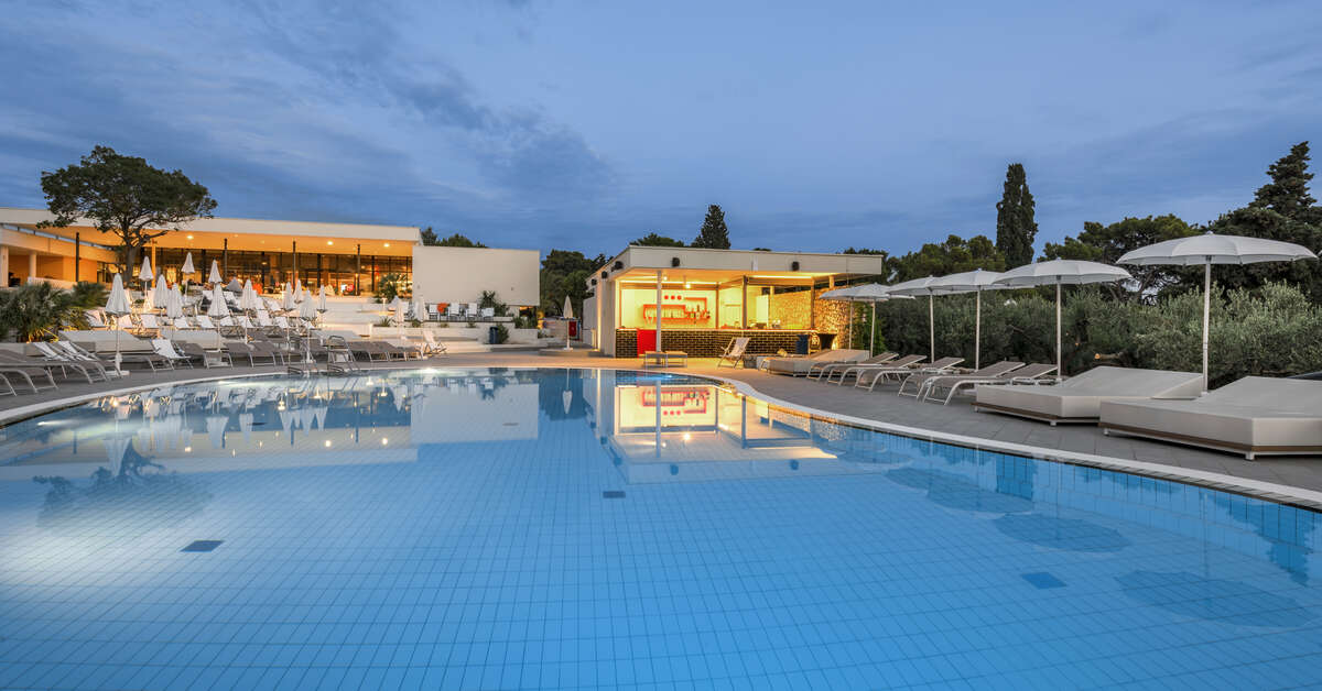Een foto van het zwembad bij Pharos Hvar Bayhill Hotel