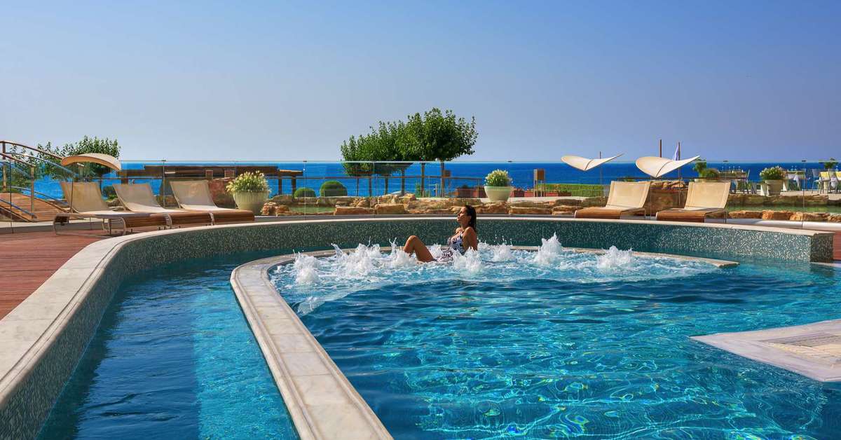 Ein Foto vom Pool im Elysium Resort & Spa