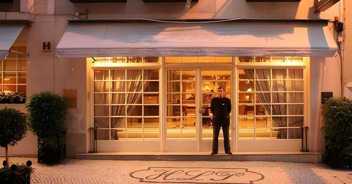 Een foto van de buitenkant van Hotel Lisboa Plaza