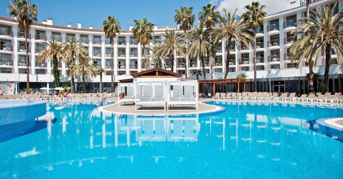 Een foto van het zwembad bij Hotel Best Cambrils
