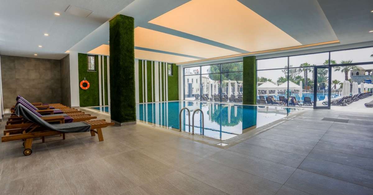 Ein Foto vom Pool im Thalia Unique