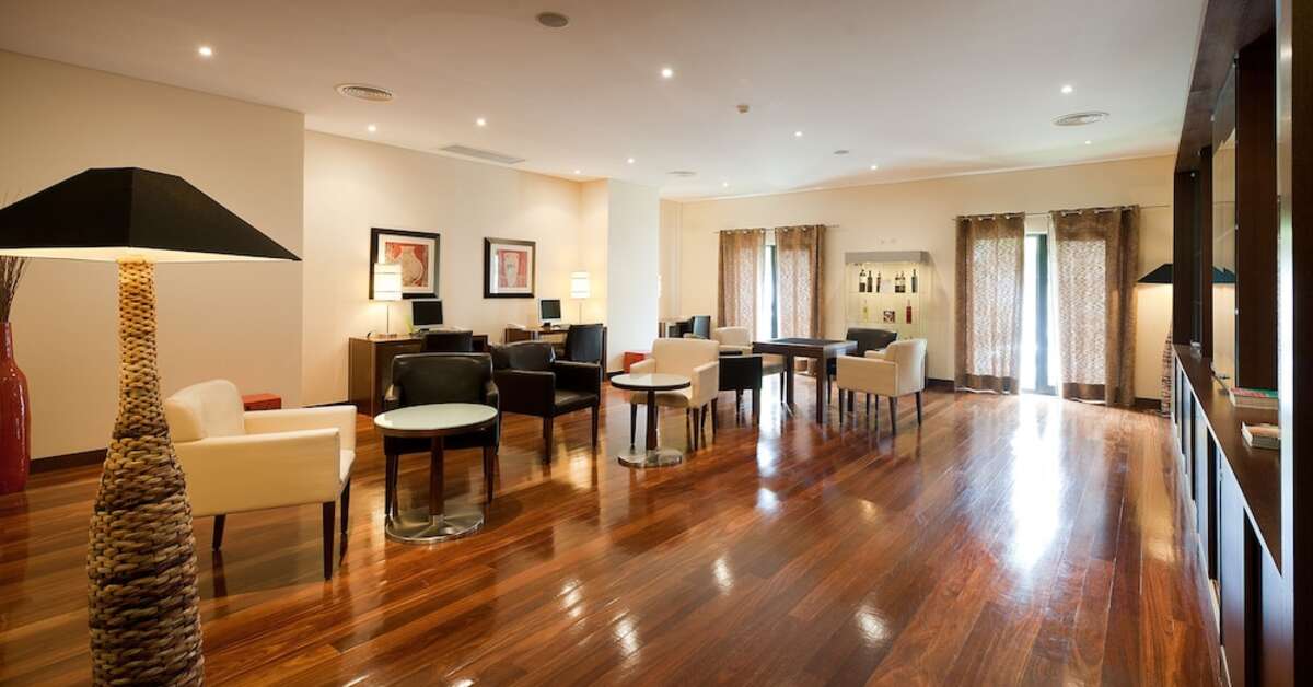 Een foto van het interieur van Vila Gale Santa Cruz