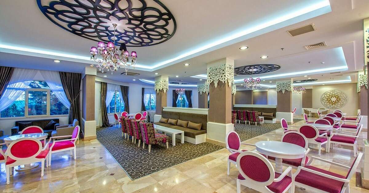 Een foto van het interieur van Serenis Hotel
