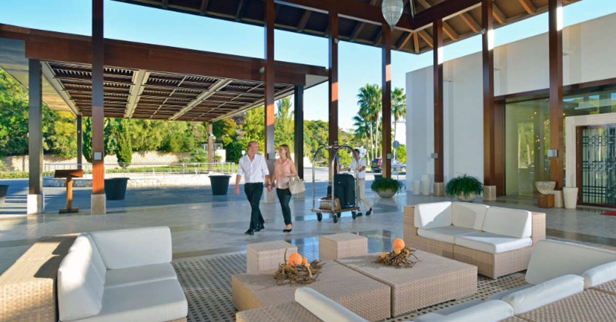 Een foto van het terras bij Eurostars Sitges