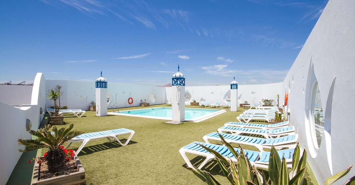 Een foto van het zwembad bij Hotel Lancelot