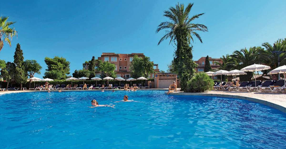 Een foto van het zwembad bij Aparthotel Ciudad Laurel