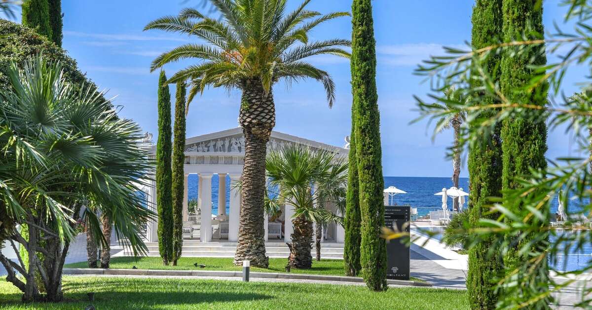 Een foto van het terras bij Hotel Potidea Palace