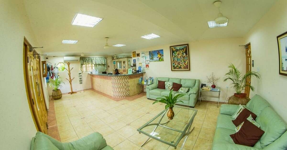 Een foto van het interieur van Rondel Village