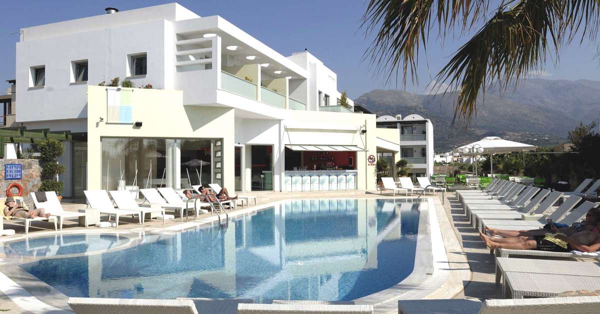 Ein Foto vom Pool im Angela Suites Boutique Hotel