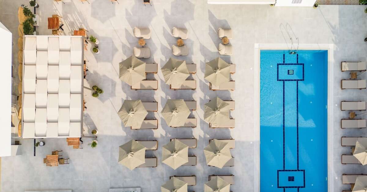 Een foto van het zwembad bij Nicolas Grand Suites