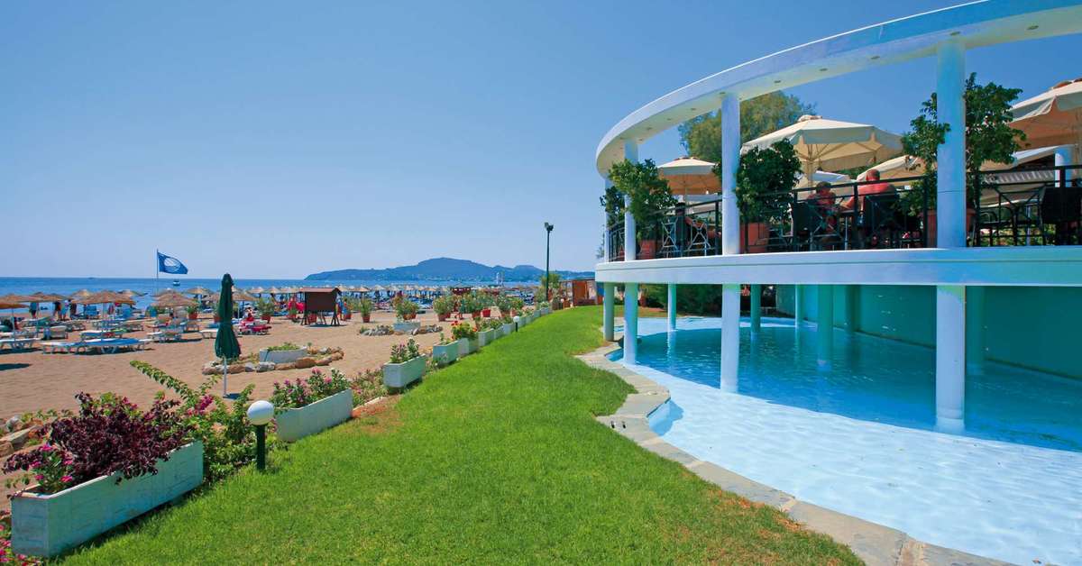 Een foto van het zwembad bij Calypso Beach Hotel