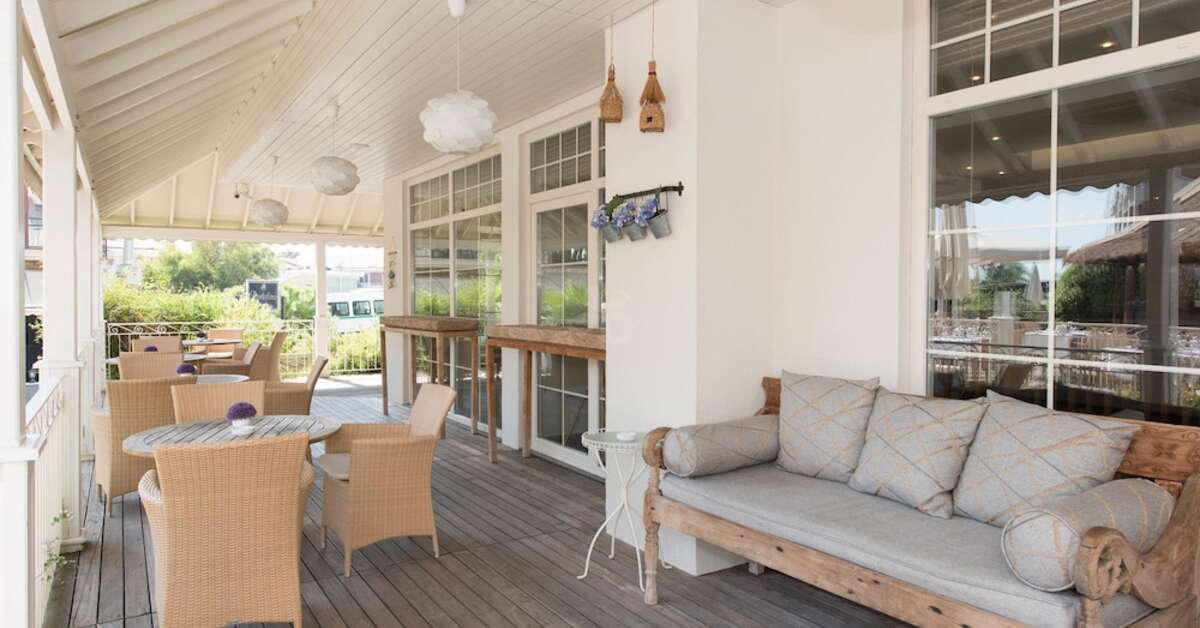 Een foto van het terras bij Hawaii Hotel
