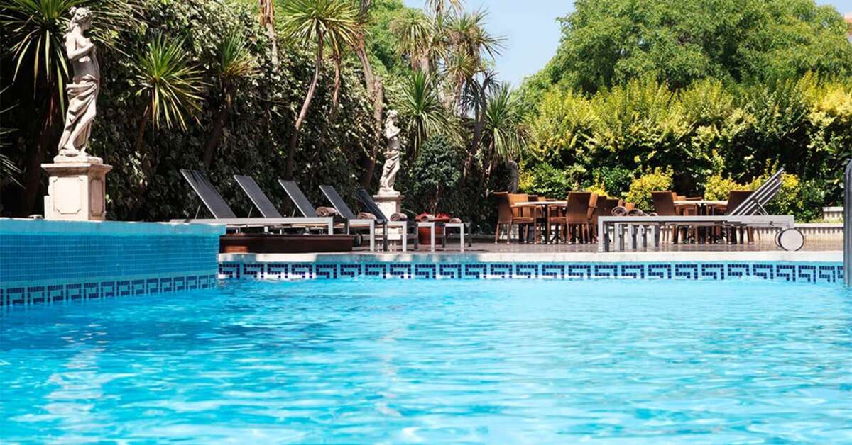 Een foto van het zwembad bij Hotel Augusta Club
