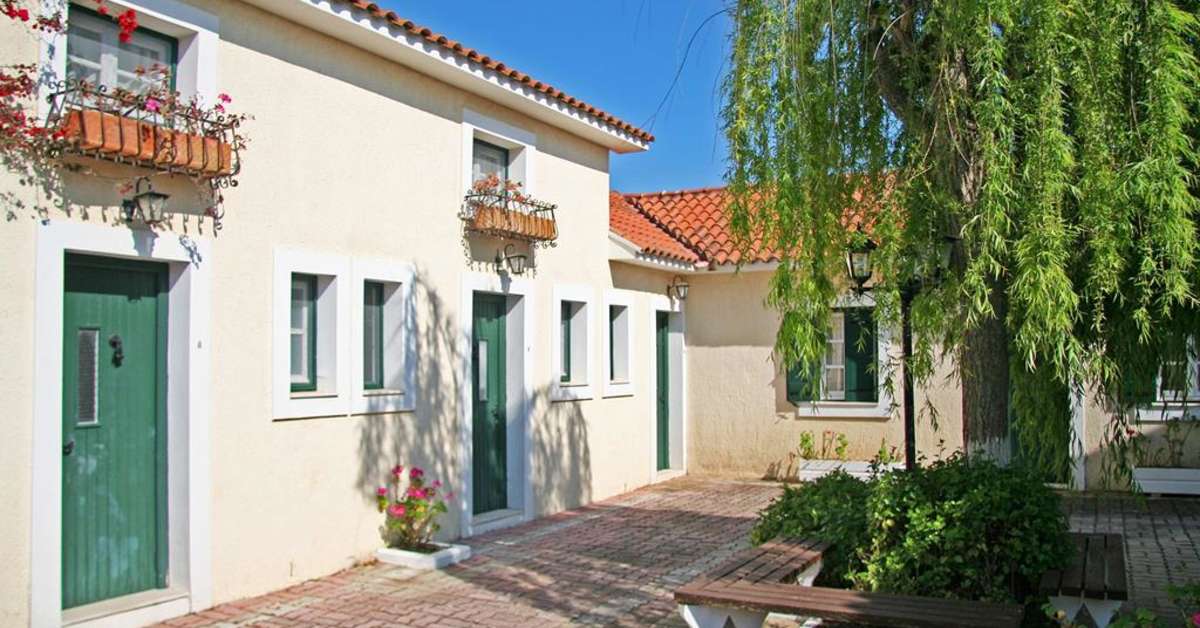 Een foto van de buitenkant van Mouikis Sun Village