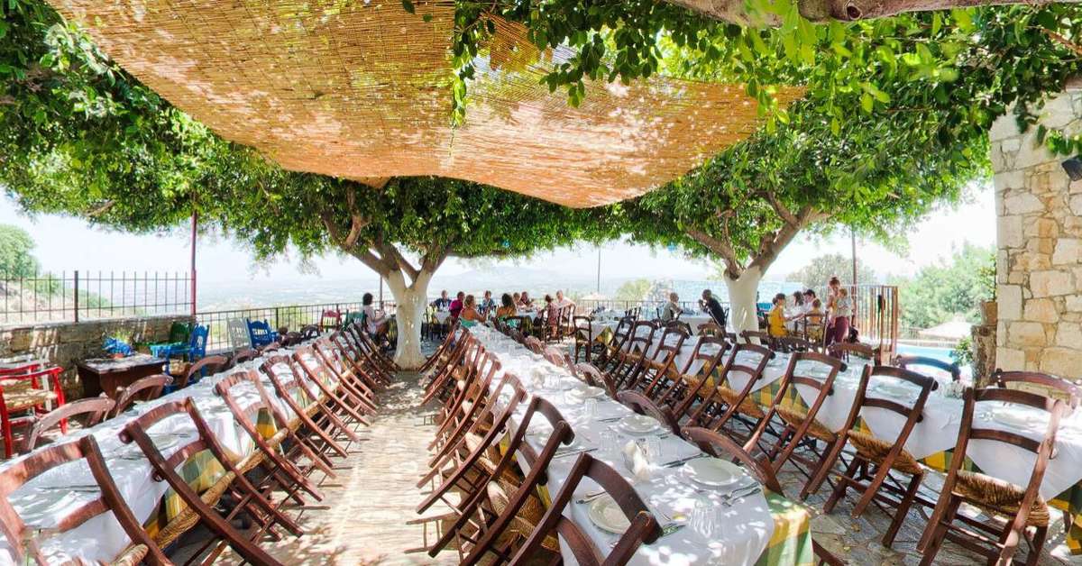 Een foto van het terras bij Hotel Arolithos Village