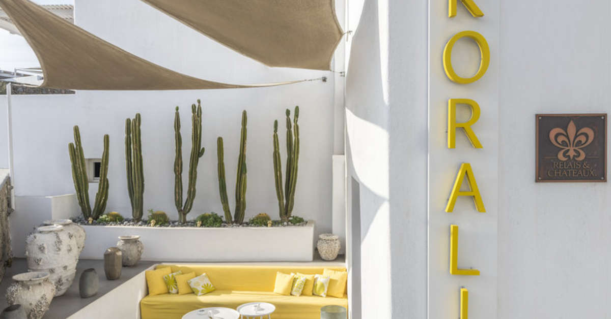 Ein Foto von der Terrasse im Myconian Korali Relais & Chateaux