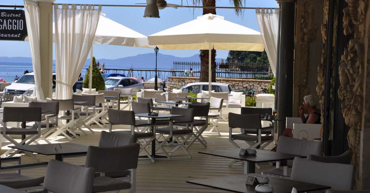 Een foto van het terras bij Mon Repos Palace Hotel