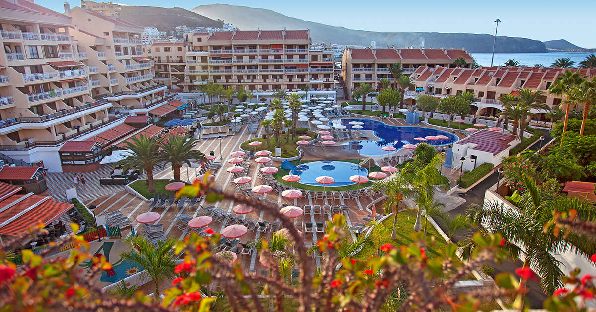 Een foto van de buitenkant van Hotel Coral Compostela Beach