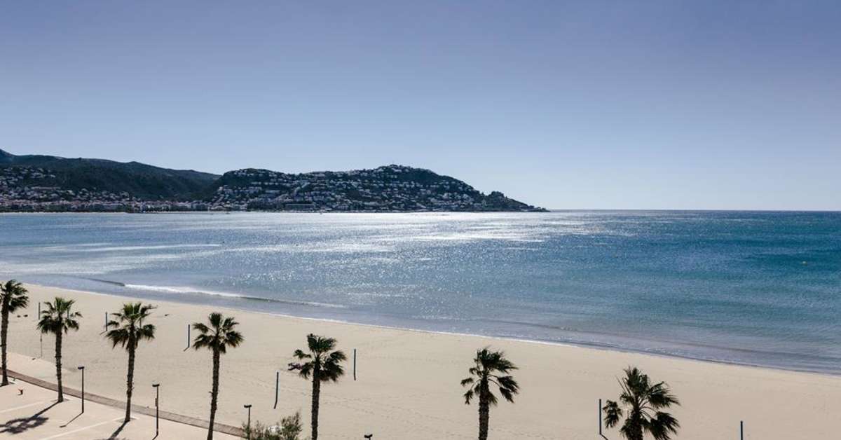 Een foto van het strand bij Hotel Montecarlo