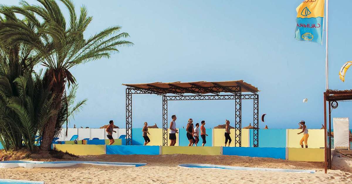 Een foto van het strand bij Calimera Yati Beach