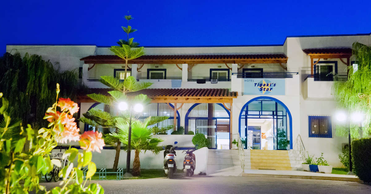 Een foto van de buitenkant van Hotel Tigaki's Star