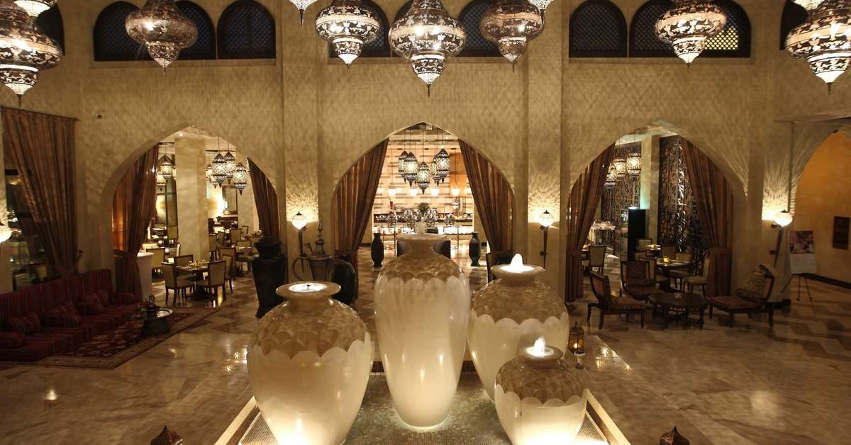 Een foto van het interieur van Aldhafra Resort