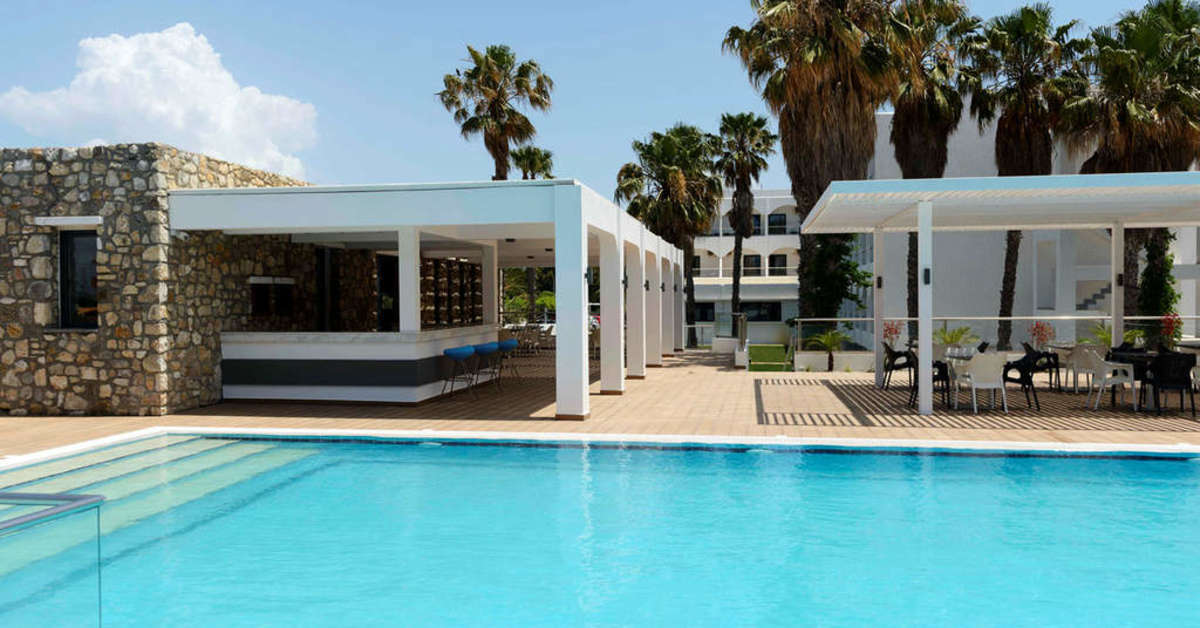Een foto van het zwembad bij Cosmopolitan Kos