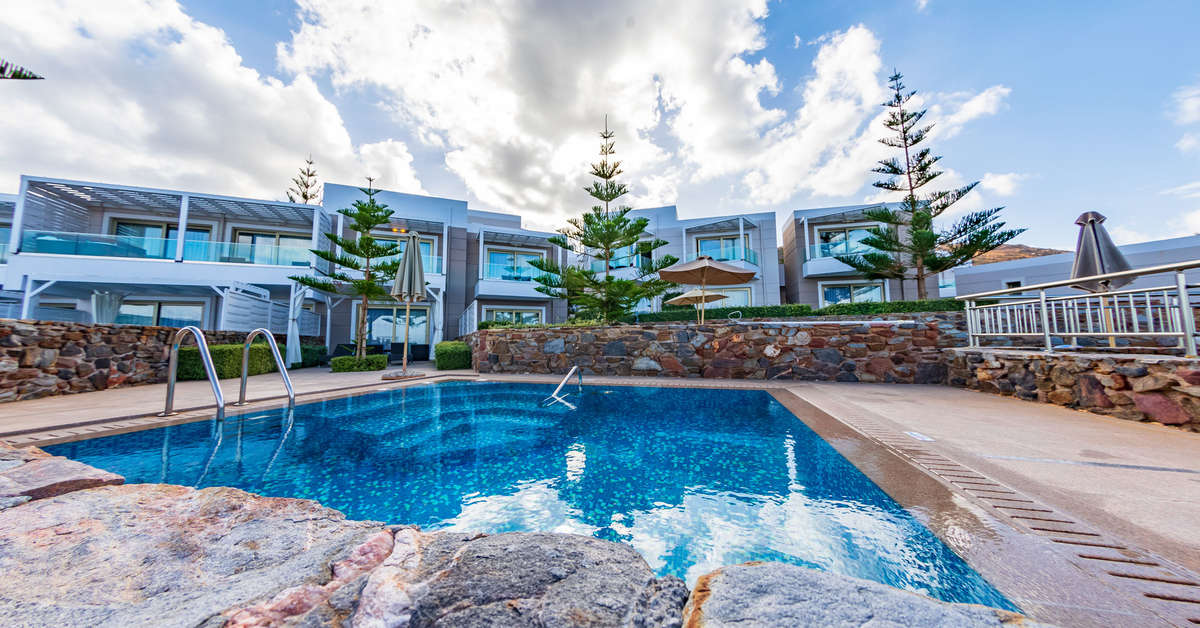 Een foto van het zwembad bij The Royal Blue Resort & Spa