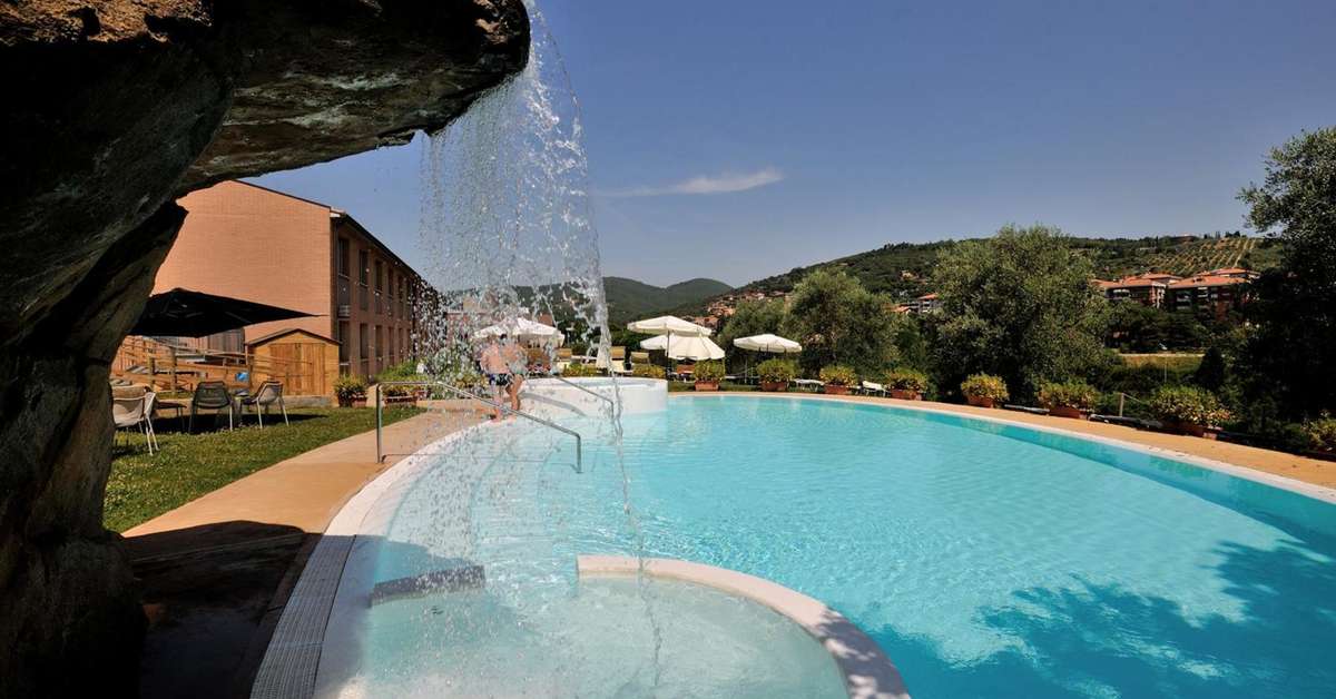 Een foto van het zwembad bij Hotel La Meridiana