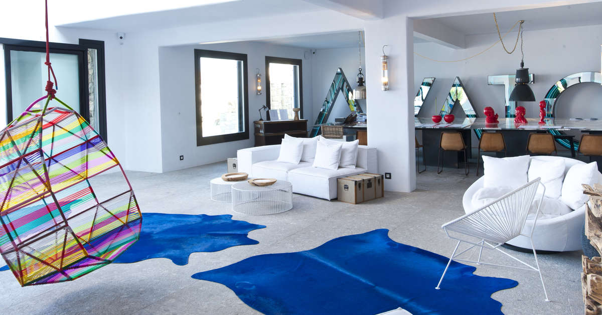 Een foto van het interieur van Myconian Avaton Resort