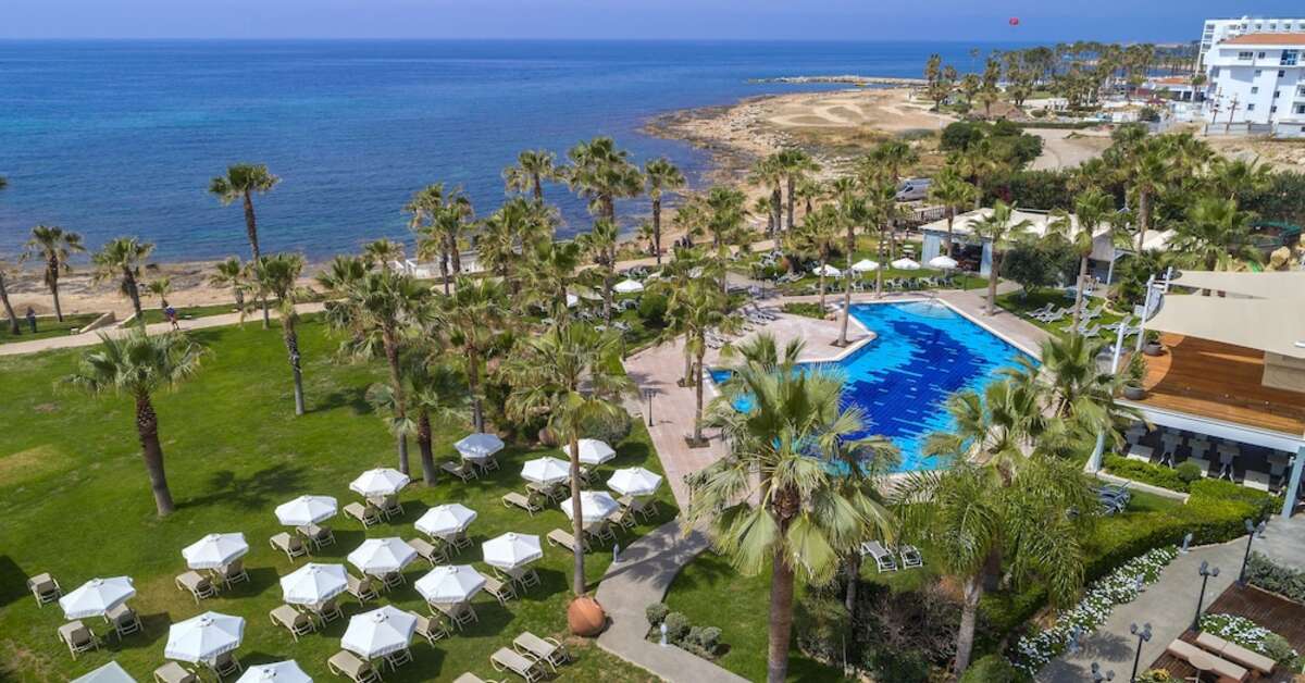 Een foto van de buitenkant van Aquamare Beach Hotel & Spa