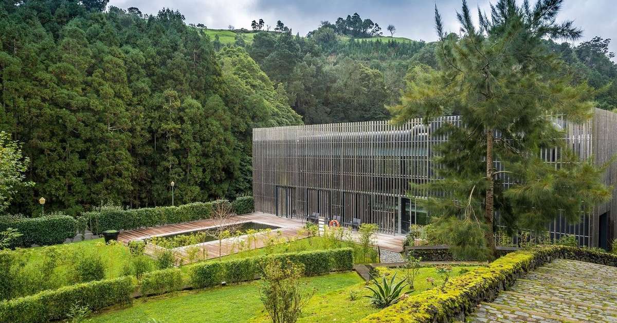 Een foto van de buitenkant van Furnas Boutique Hotel