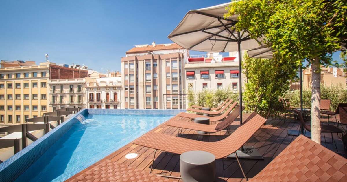 Een foto van het zwembad bij Ocean Drive Barcelona