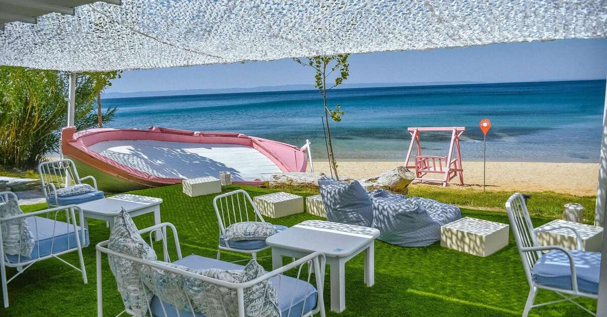 Ein Foto von der Terrasse im Acrotel Lily Ann Boutique Hotel