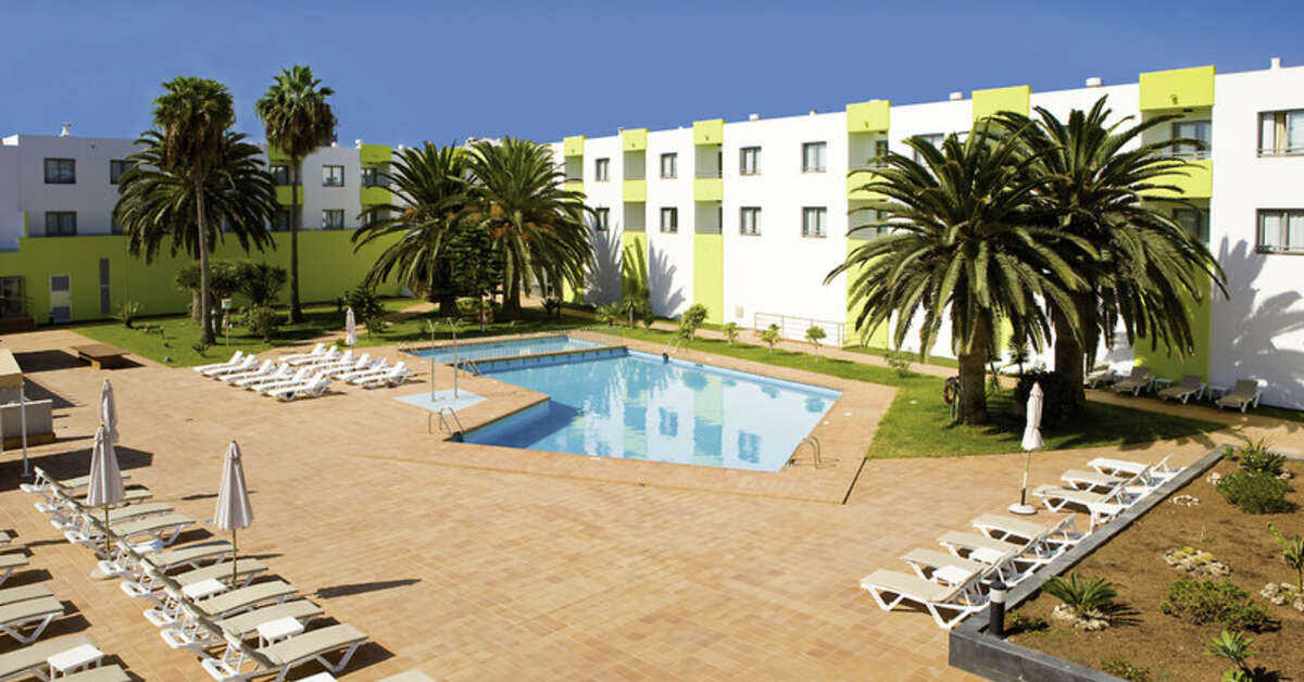 Een foto van het zwembad bij Hotel Livvo Corralejo Beach