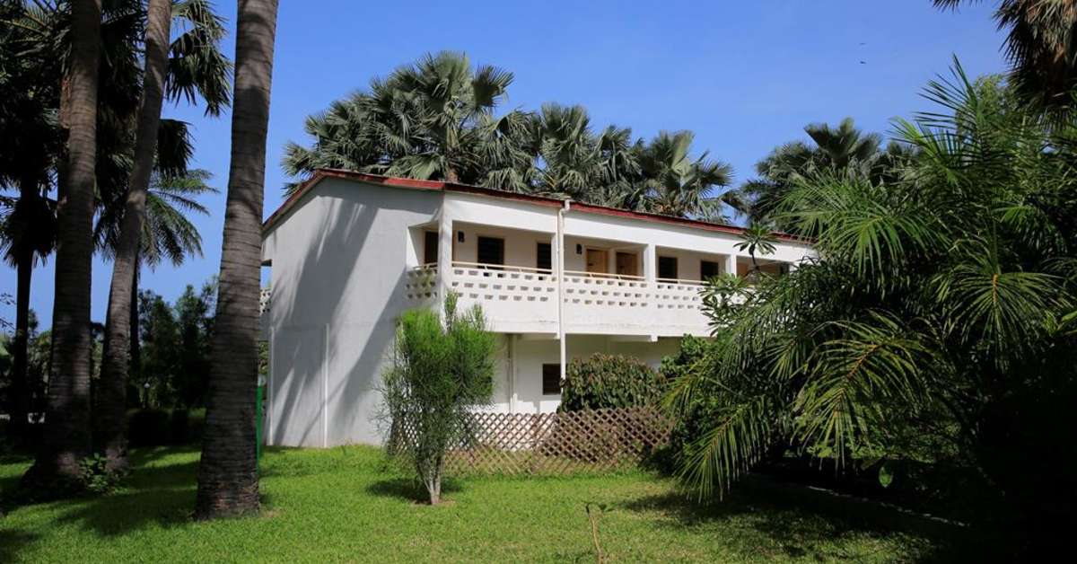 Een foto van de buitenkant van Holiday Beach Club Hotel