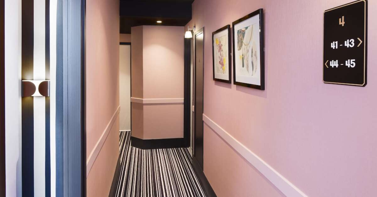 Ein Foto vom Innenbereich im Hotel Pastel Paris