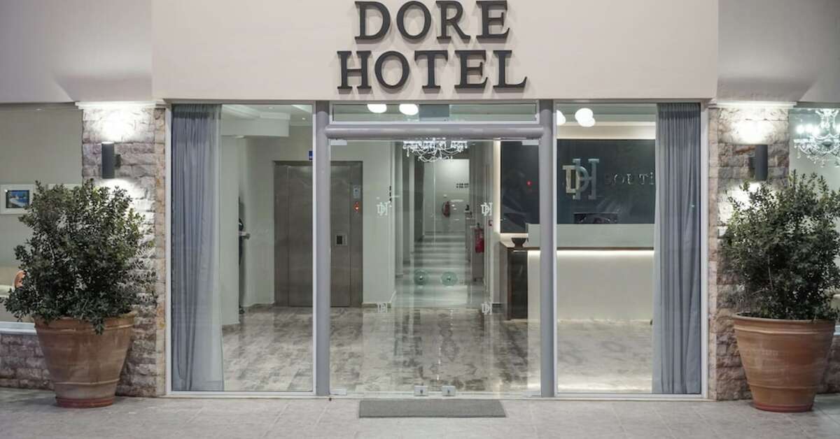 Een foto van de buitenkant van Dore Hotel