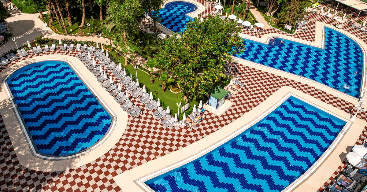 Ein Foto vom Pool im Botanik Hotel & Resort