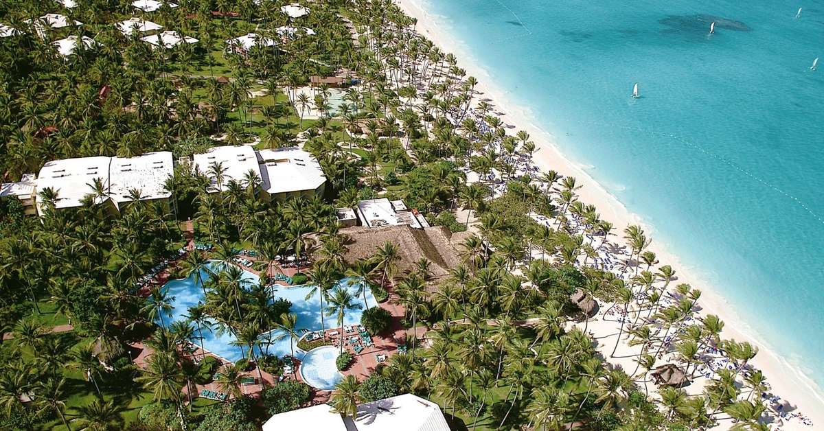 Een foto van het zwembad bij Grand Palladium Bavaro Suites Resort & Spa