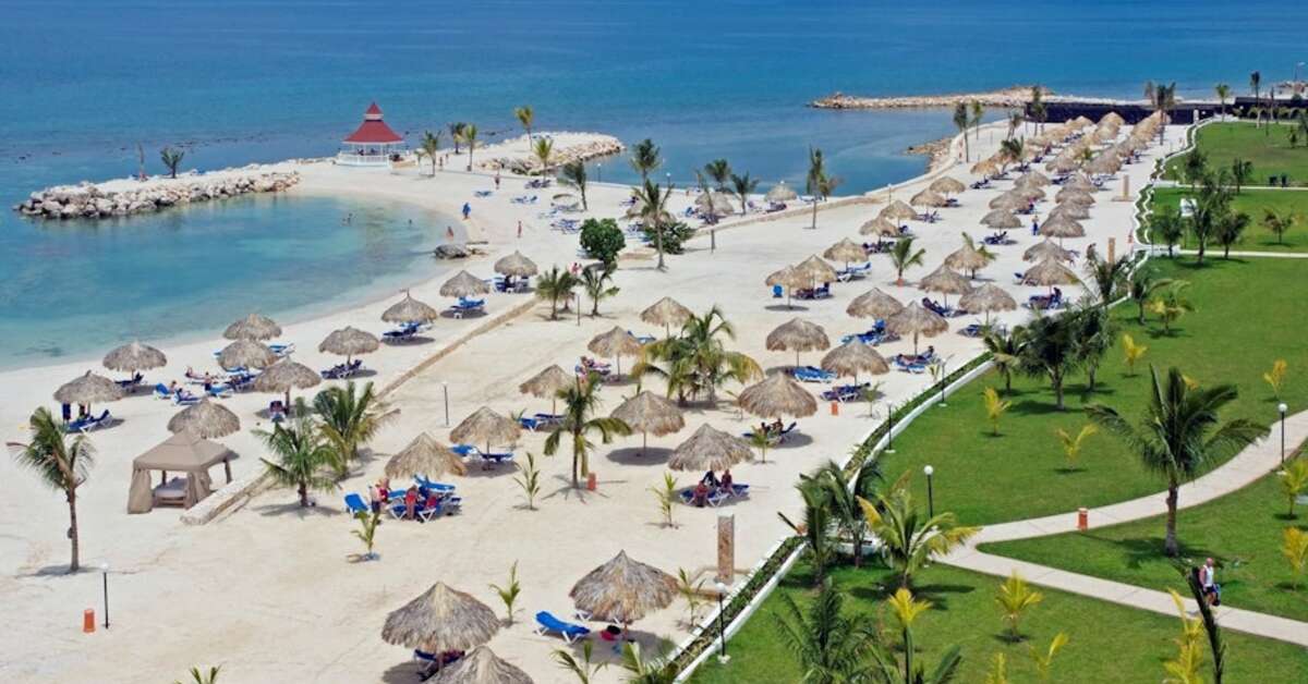 Een foto van het strand bij Grand Bahia Principe Jamaica
