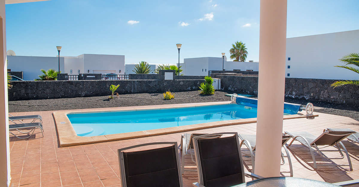 Een foto van het zwembad bij Villas Blancas