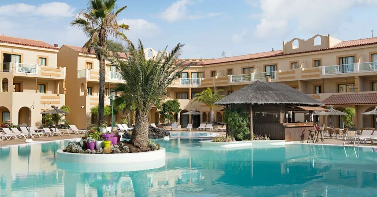 Een foto van het zwembad bij Elba Lucia Sport & Suite Hotel
