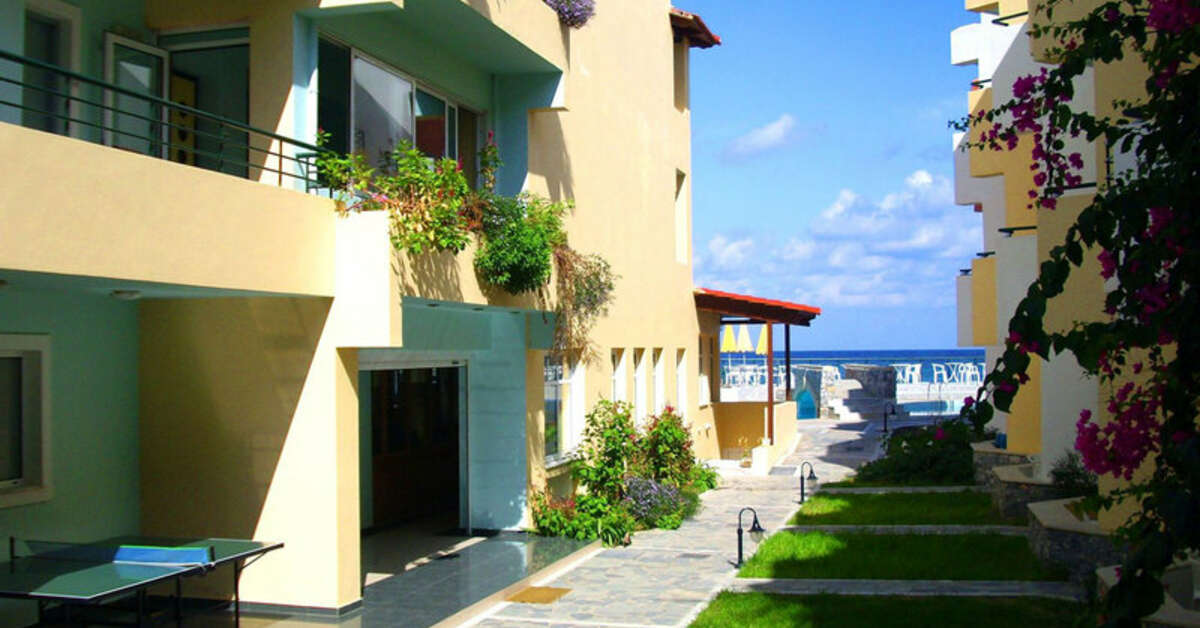 Ein Foto von der Außenansicht des Dedalos Beach Hotel