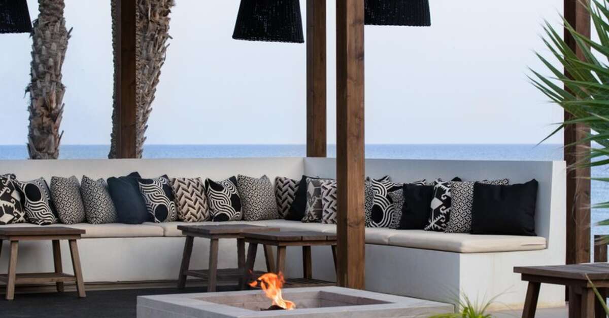 Ein Foto von der Terrasse im Almyra Hotel