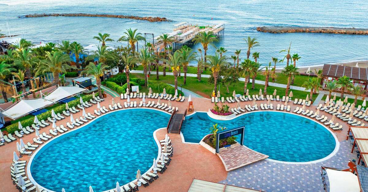 Een foto van het zwembad bij Long Beach Alanya
