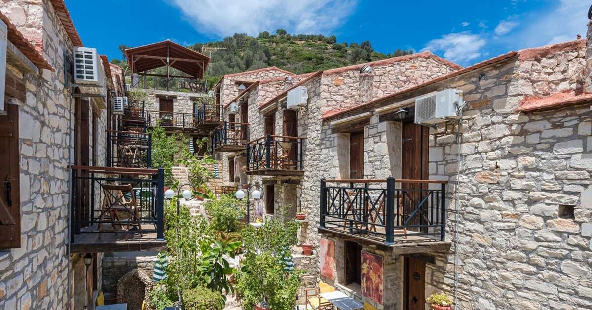 Ein Foto von der Außenansicht des Stone Village Petrino Horio